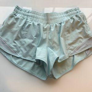 lululemon hotty hot 2.5 shorts